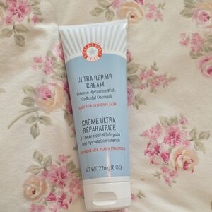 First Aid Beauty Ultra Repair Cream - Blue and White